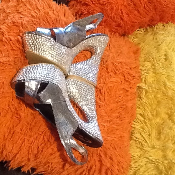 Very adorable BRAND NWOT Celeste shoe - Picture 6 of 8